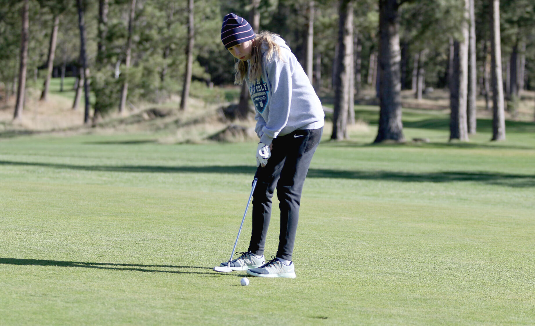 051022-golfHorning1.jpg